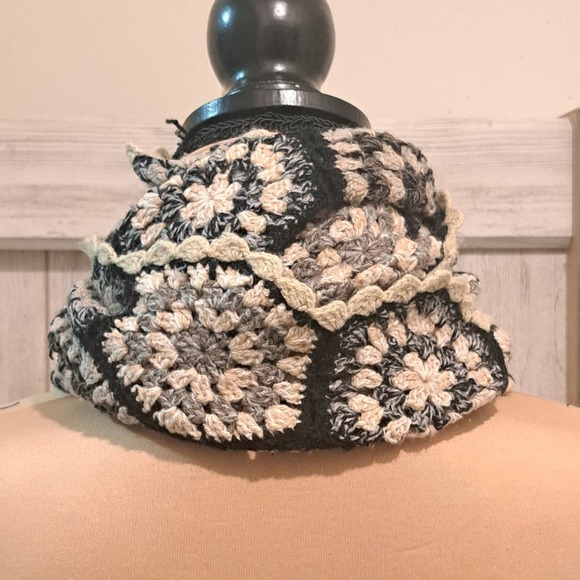 Through The Country Door Mosaic Pattern Buff Mixed Neutral Shades - Picture 5 of 5